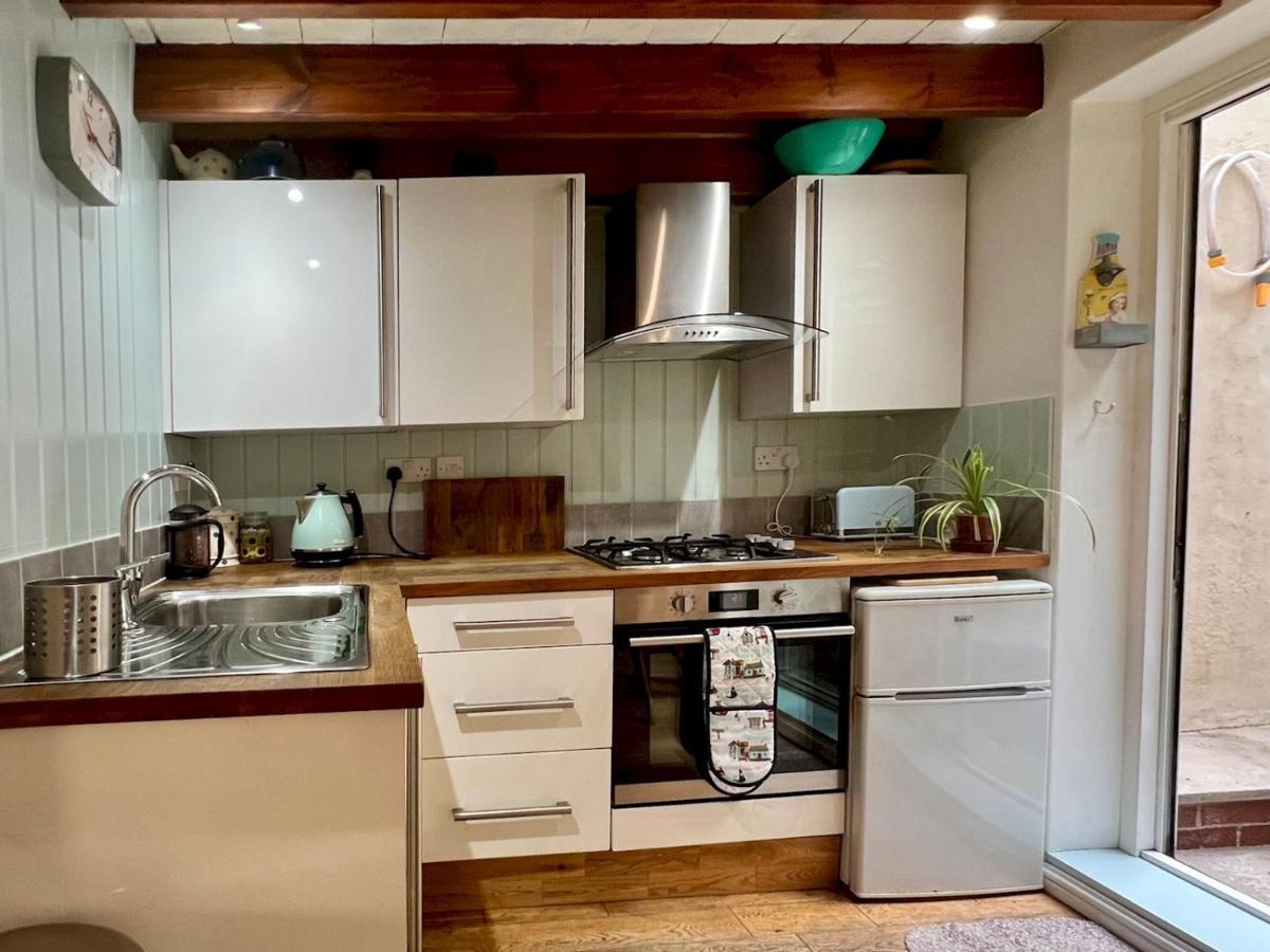 Pass The Keys 64 Church Street Characterful 2-Bed Cottage In The Heart Of Town 金斯布里奇 外观 照片