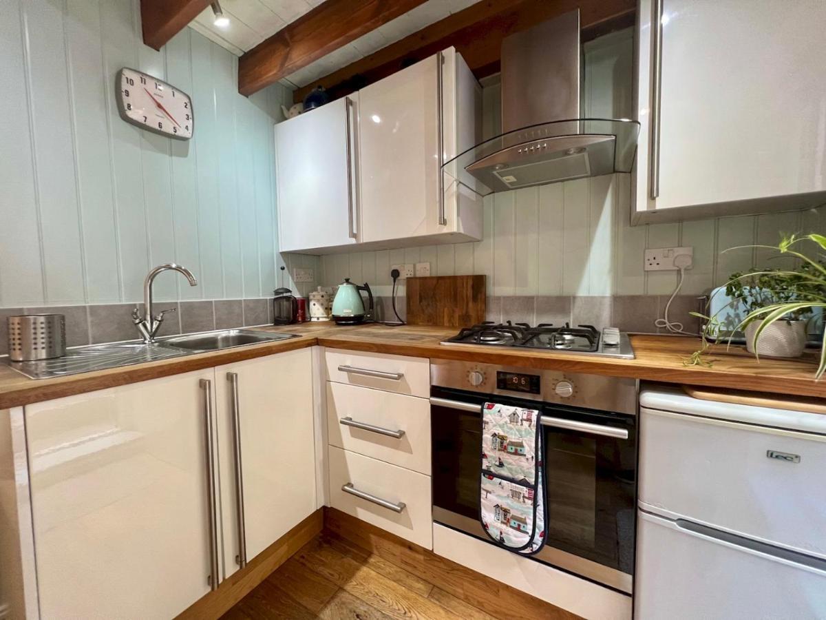 Pass The Keys 64 Church Street Characterful 2-Bed Cottage In The Heart Of Town 金斯布里奇 外观 照片