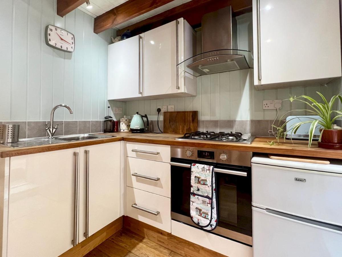Pass The Keys 64 Church Street Characterful 2-Bed Cottage In The Heart Of Town 金斯布里奇 外观 照片